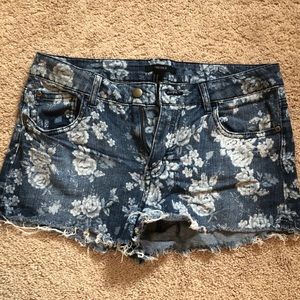 Mid-rise, floral denim shorts